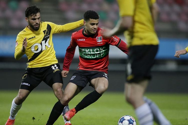 在对手低位 在对手低位